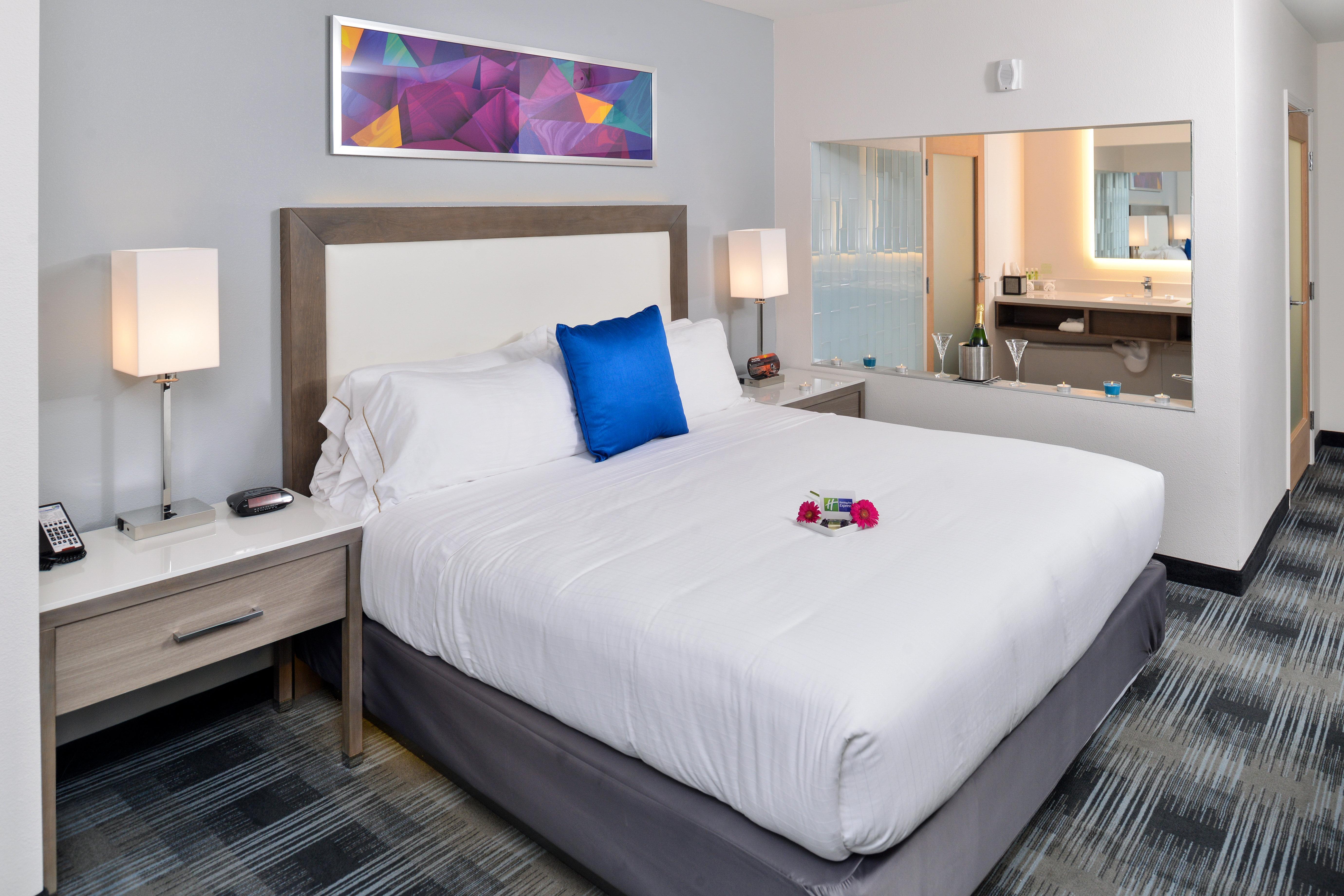 Holiday Inn Express & Suites San Diego - Mission Valley By Ihg Exterior photo