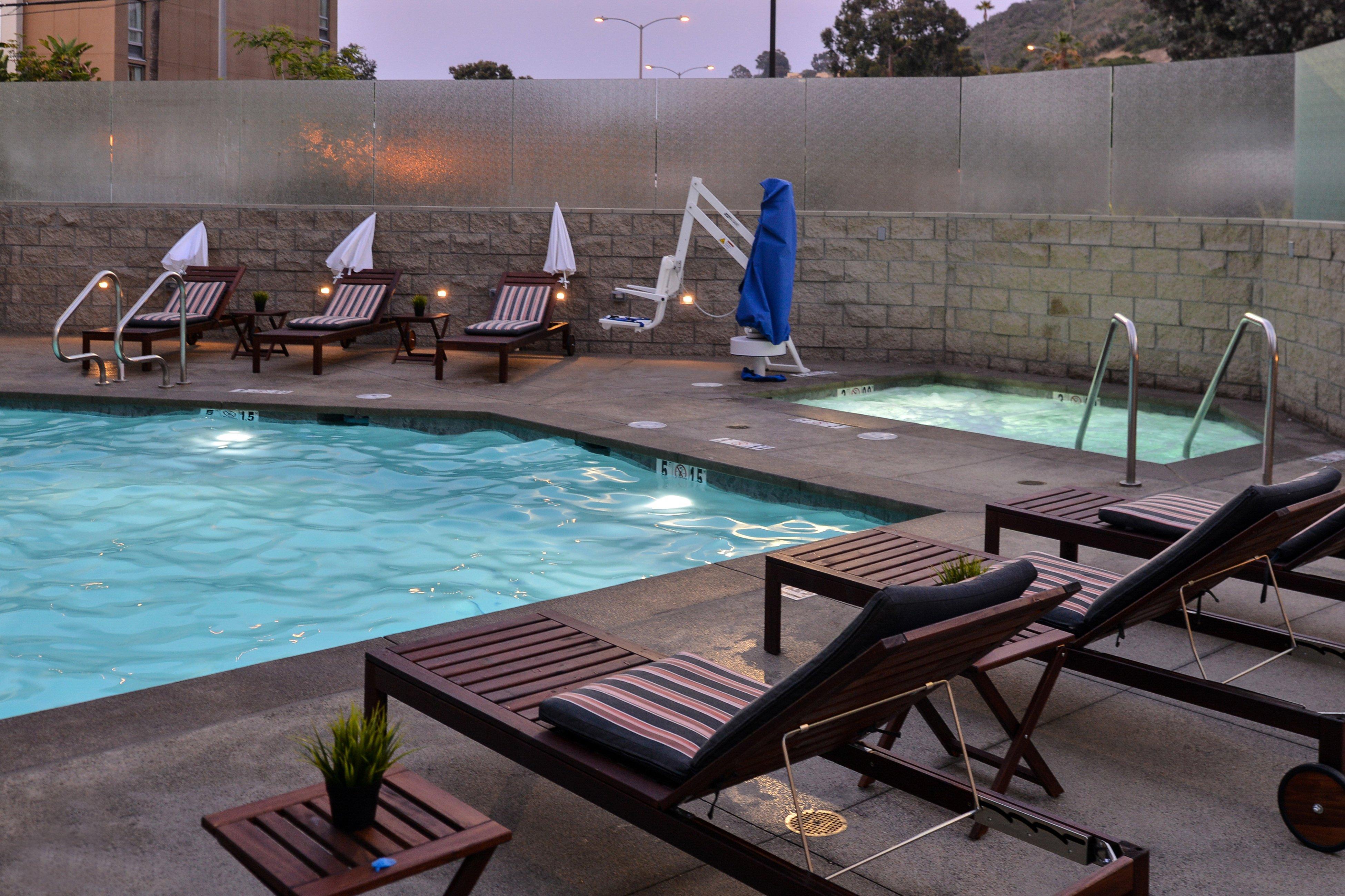 Holiday Inn Express & Suites San Diego - Mission Valley By Ihg Exterior photo