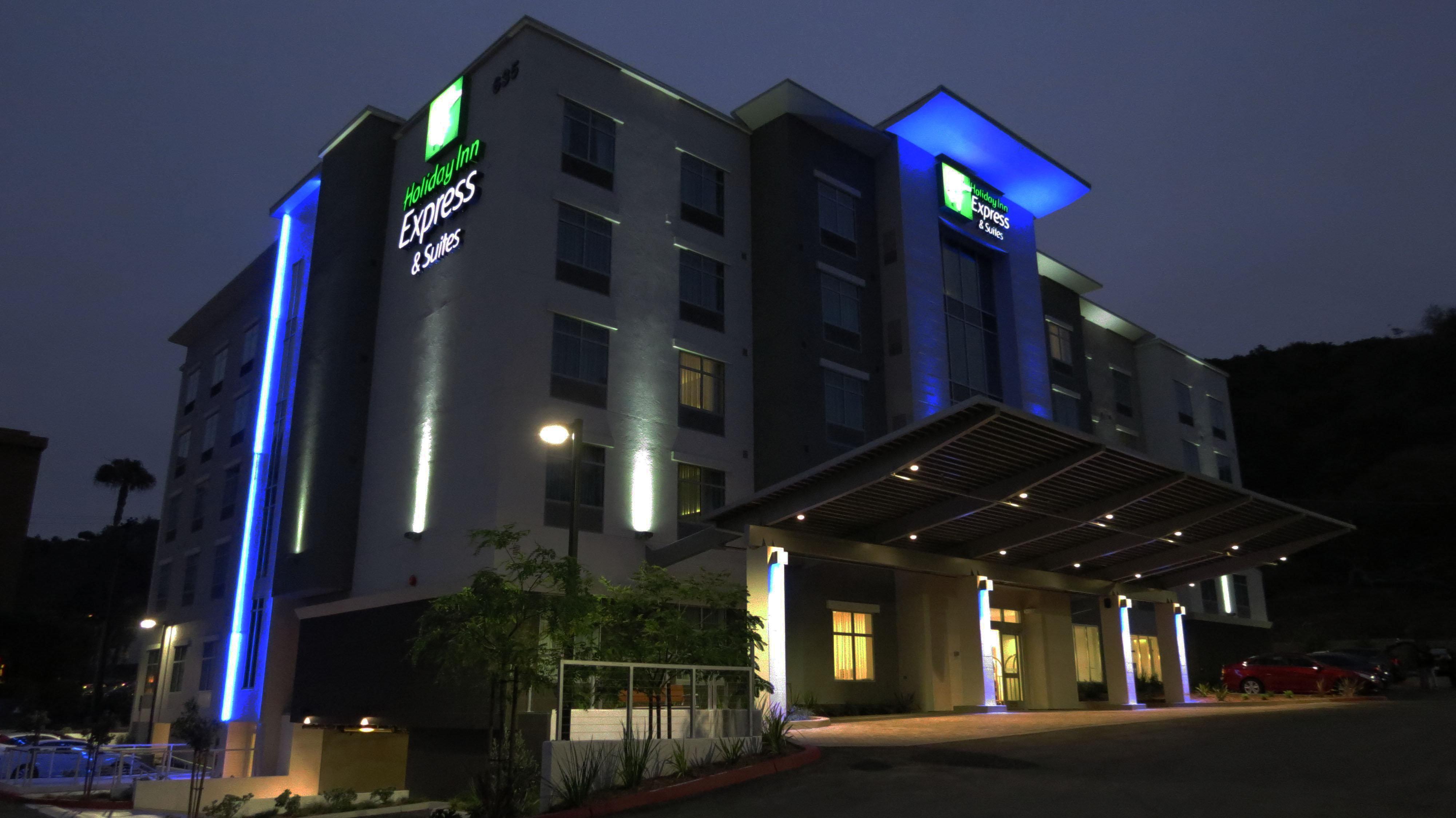 Holiday Inn Express & Suites San Diego - Mission Valley By Ihg Exterior photo