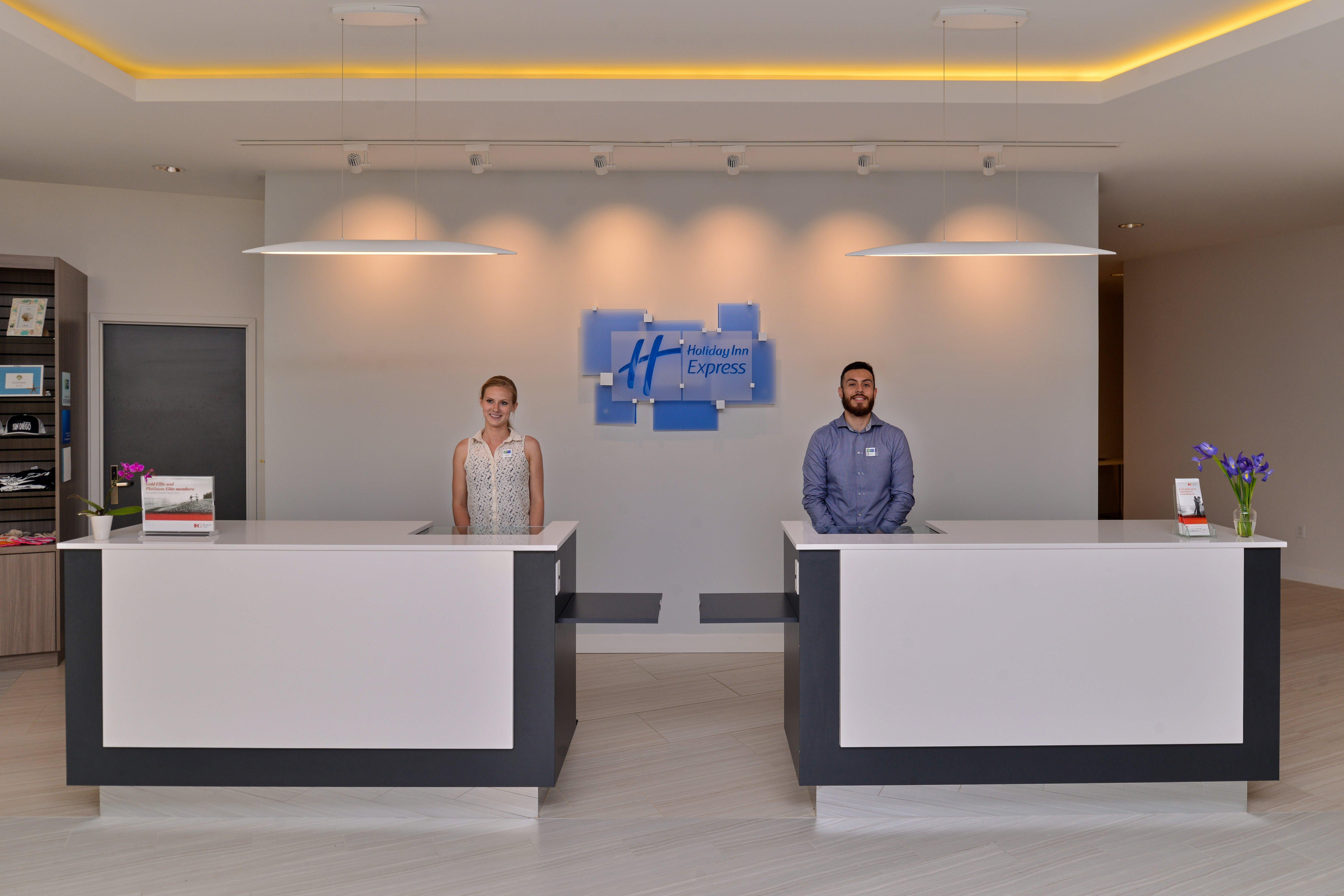 Holiday Inn Express & Suites San Diego - Mission Valley By Ihg Exterior photo